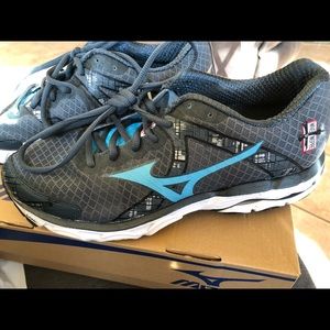 Mizuno running women’s shoe